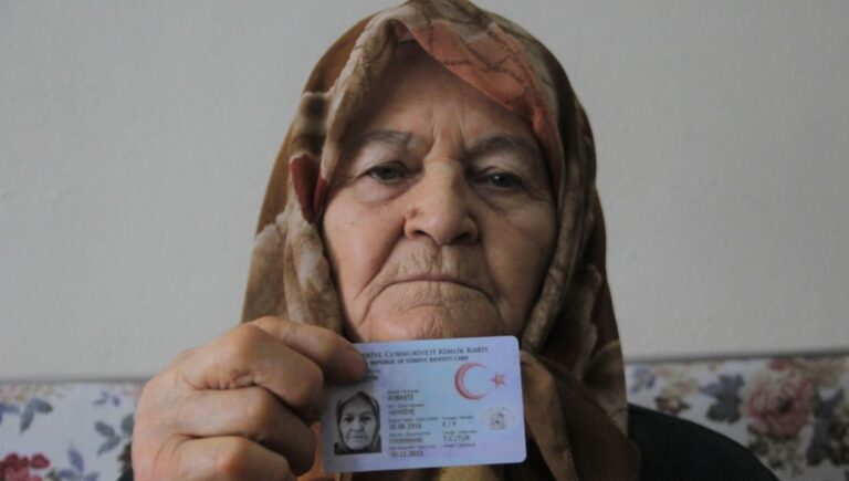 110 yaşındaki Hayriye ninenin uzun yaşam sırrı: En çok yediği 3 besin 110 yaşındaki Hayriye ninenin uzun yaşam sırrı: En çok yediği 3 besin