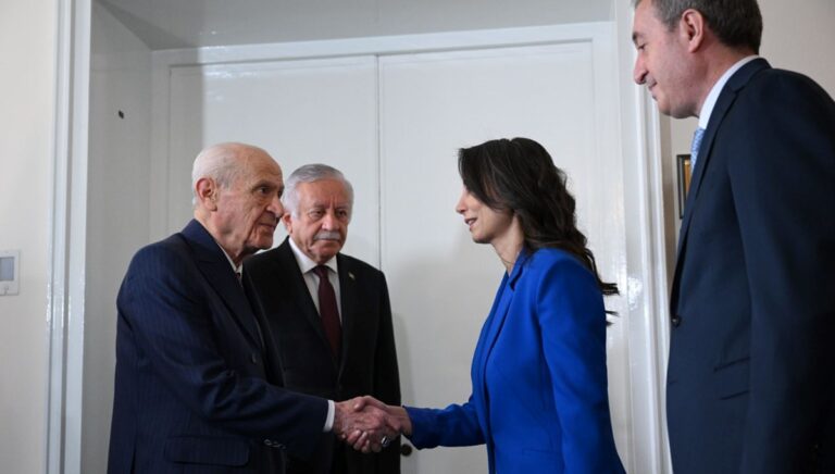 Ankara’da önemli zirve: Bahçeli, DEM Parti heyetiyle görüştü Ankara’da önemli zirve: Bahçeli, DEM Parti heyetiyle görüştü