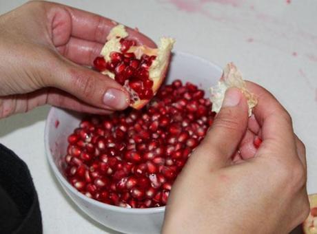 Bu ikili herkesin favorisi! Nar ile tuzdan gelen lezzet patlaması, iyice temizliyor Bu ikili herkesin favorisi! Nar ile tuzdan gelen lezzet patlaması, iyice temizliyor