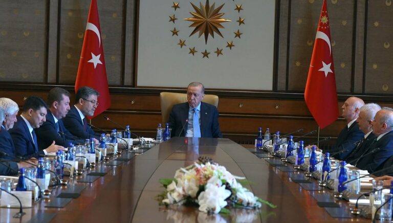 Cumhurbaşkanı Erdoğan: En az zayiatla atlatacağız Cumhurbaşkanı Erdoğan: En az zayiatla atlatacağız
