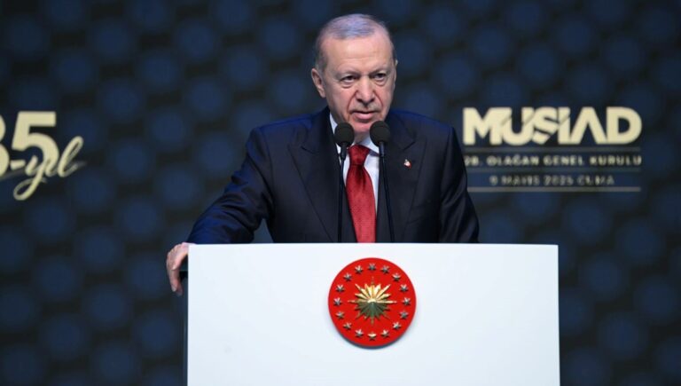 Cumhurbaşkanı Erdoğan’dan CHP’ye tepki: Bunun adı ekonomik tetikçilik Cumhurbaşkanı Erdoğan’dan CHP’ye tepki: Bunun adı ekonomik tetikçilik