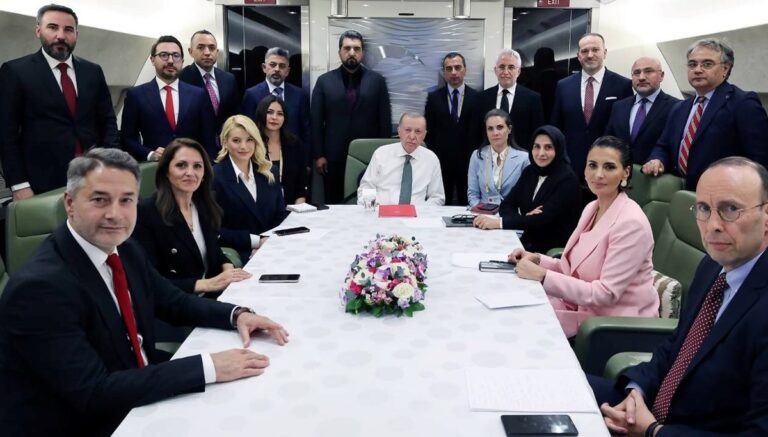 Cumhurbaşkanı Erdoğan’dan yeniden adaylık açıklaması: Anayasadan muradımız kendimize alan açmak değil Cumhurbaşkanı Erdoğan’dan yeniden adaylık açıklaması: Anayasadan muradımız kendimize alan açmak değil