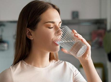 Eksikliği baş dönmesi ve yorgunluğa neden oluyor! Günlük ne kadar su tüketmeliyiz? Eksikliği baş dönmesi ve yorgunluğa neden oluyor! Günlük ne kadar su tüketmeliyiz?