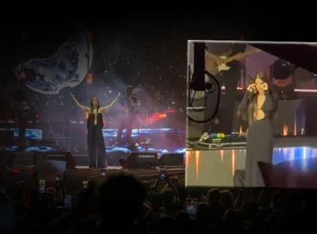 HABERLER: Şarkıcı Simge Sağın ablası Nilay Sağın’ın ölümünden sonra ilk konserinde gözyaşlarına boğuldu HABERLER: Şarkıcı Simge Sağın ablası Nilay Sağın’ın ölümünden sonra ilk konserinde gözyaşlarına boğuldu