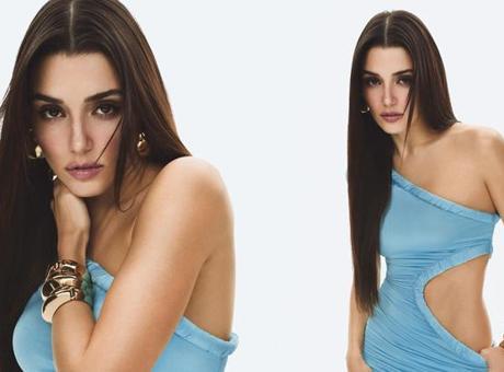 Hande Erçel’den maviler içinde yeni poz! Instagram’da beğeni yağdı Hande Erçel’den maviler içinde yeni poz! Instagram’da beğeni yağdı