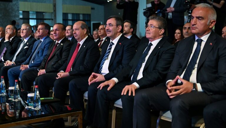 Kuzey Kıbrıs’ı dünyaya açacak “Ada Kıbrıs” projesi tanıtıldı Kuzey Kıbrıs’ı dünyaya açacak “Ada Kıbrıs” projesi tanıtıldı