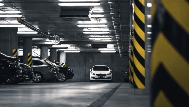 Otopark fiyatları cep yakıyor Otopark fiyatları cep yakıyor