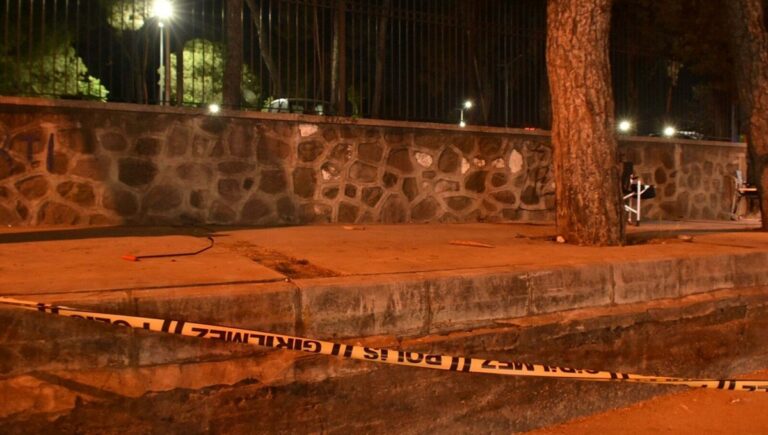 Silahlı ve beyzbol sopalı kavga: İki ölü Silahlı ve beyzbol sopalı kavga: İki ölü