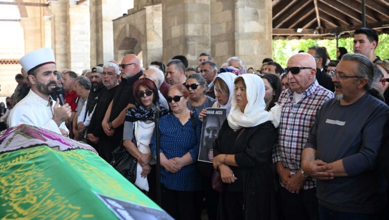 Şişli’de güpegündüz öldürülen Bahar Aksu’ya gözyaşlarıyla veda Şişli’de güpegündüz öldürülen Bahar Aksu’ya gözyaşlarıyla veda
