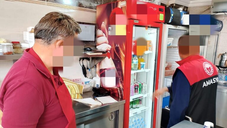 Tavuk dönercilere denetim: 9 milyon 679 TL ceza kesildi Tavuk dönercilere denetim: 9 milyon 679 TL ceza kesildi