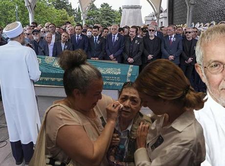 Usta sanatçı gözyaşlarıyla uğurlandı! İlhan Şeşen toprağa verildi Usta sanatçı gözyaşlarıyla uğurlandı! İlhan Şeşen toprağa verildi