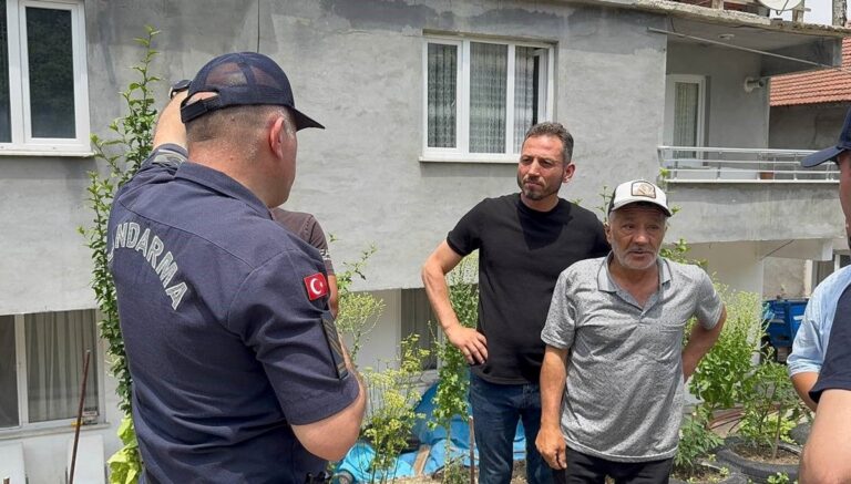 12 saat her yerde aranan çocuk karşı köyde bulundu 12 saat her yerde aranan çocuk karşı köyde bulundu