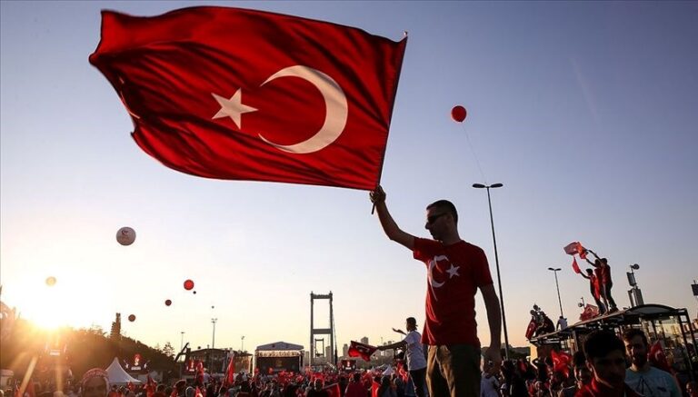 15 Temmuz resmi tatil mi? 15 Temmuz Salı kamu çalışanları idari izinli mi? 15 Temmuz resmi tatil mi? 15 Temmuz Salı kamu çalışanları idari izinli mi?