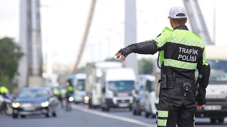 4 saatte 1 milyon lira trafik cezası kesildi 4 saatte 1 milyon lira trafik cezası kesildi
