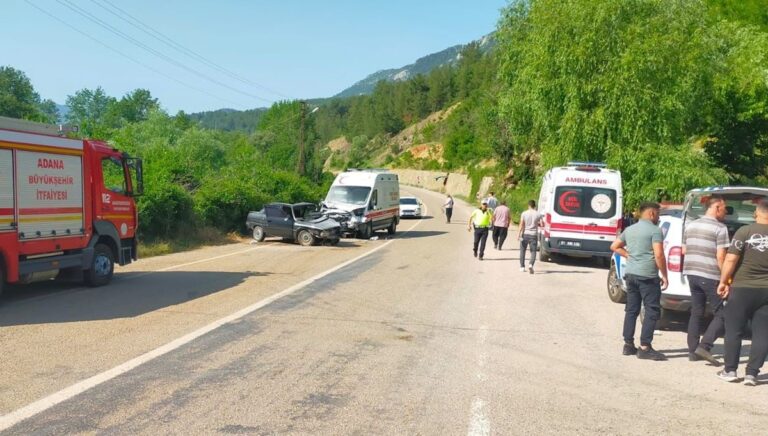 Adana’da feci kaza: Ambulansla otomobil çarpıştı Adana’da feci kaza: Ambulansla otomobil çarpıştı