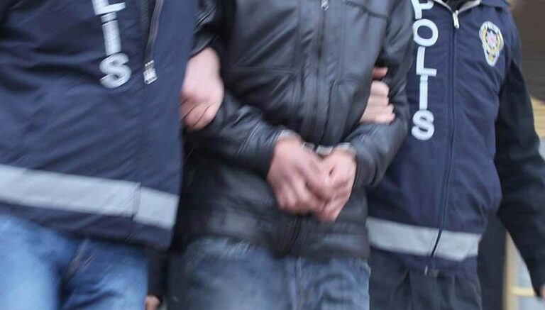 Adana’da uyuşturucu denetimi: 45 gözaltı Adana’da uyuşturucu denetimi: 45 gözaltı