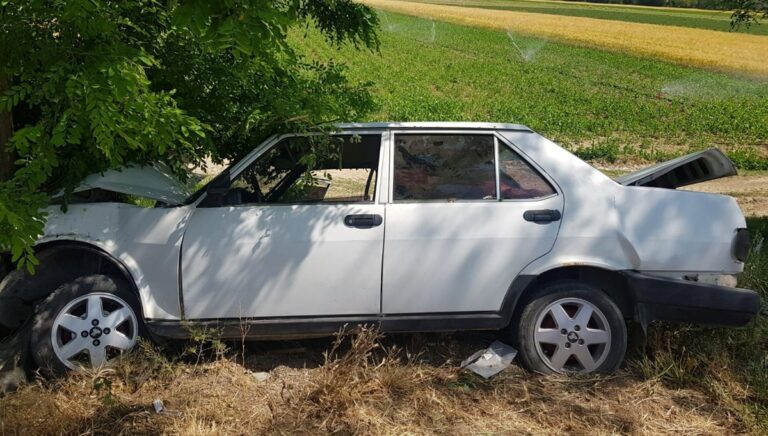 Afyonkarahisar’da iki otomobil çarpıştı: Altı yaralı Afyonkarahisar’da iki otomobil çarpıştı: Altı yaralı