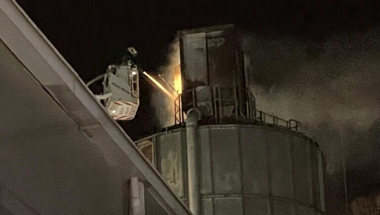 Ahşap fabrikası silosunda yangın Ahşap fabrikası silosunda yangın