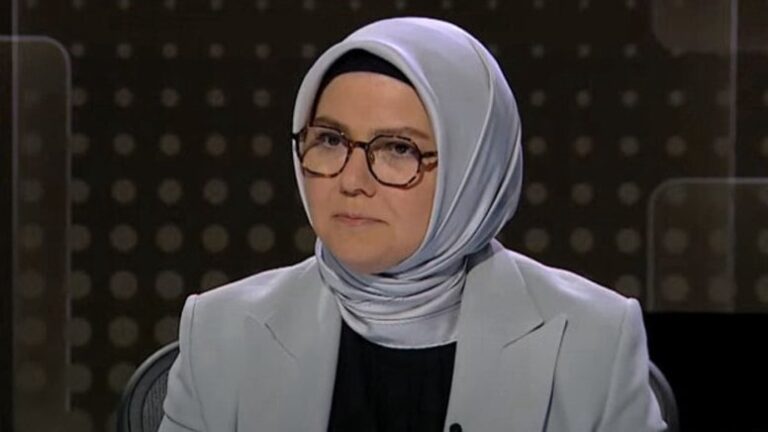 AKP’li Ayşe Böhürler, vekil seçimini parti değişikliği zannetti: Hakan Bey’e hoş geldiniz diyorum AKP’li Ayşe Böhürler, vekil seçimini parti değişikliği zannetti: Hakan Bey’e hoş geldiniz diyorum