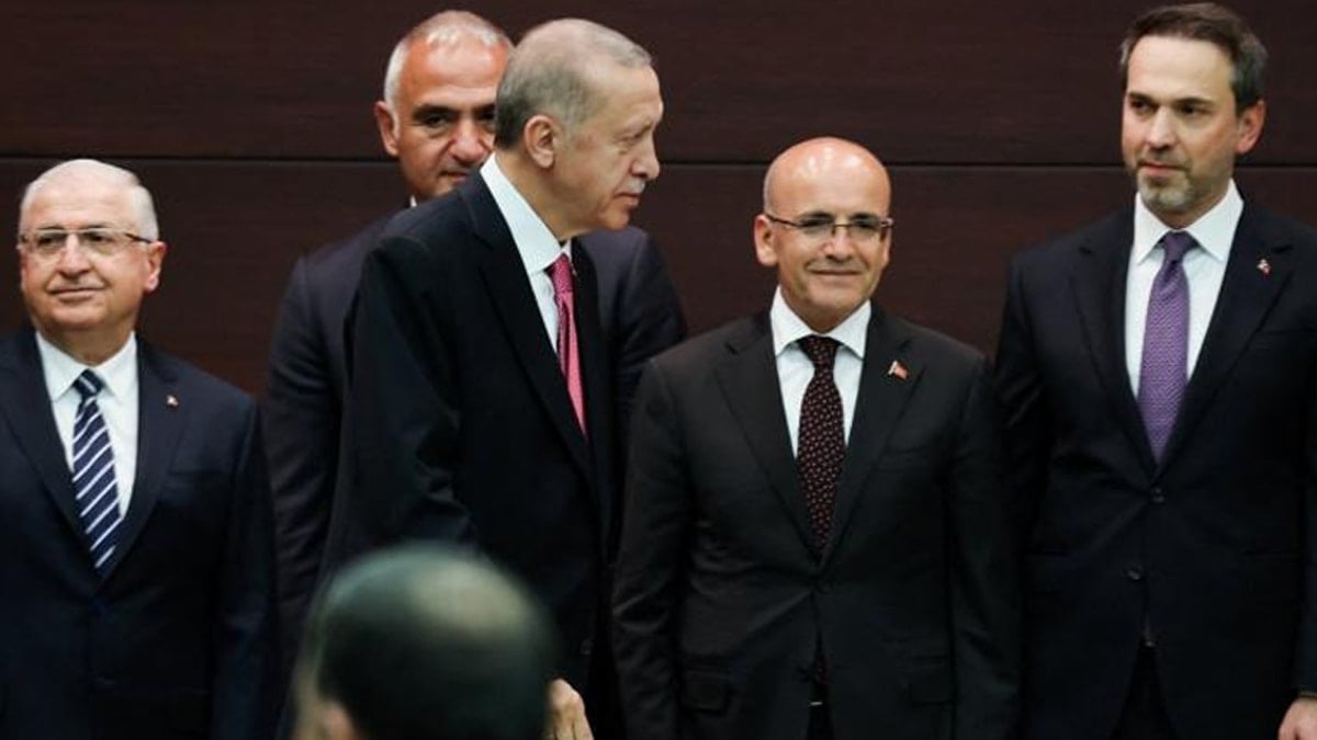 AKP’li isimden Şimşek’i eleştiren manşetlere destek AKP’li isimden Şimşek’i eleştiren manşetlere destek