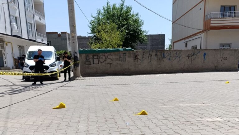 Akrabaların silahlı kavgası: Biri ağır altı yaralı var Akrabaların silahlı kavgası: Biri ağır altı yaralı var