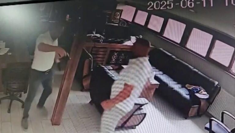 Alacak verecek meselesi kanlı bitti: Kalfa, iş insanını öldürdü Alacak verecek meselesi kanlı bitti: Kalfa, iş insanını öldürdü
