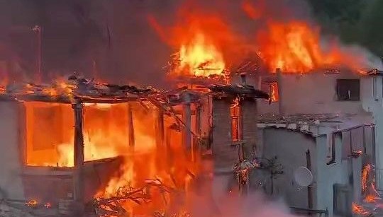 Amasya’da 4 ahşap ev yandı Amasya’da 4 ahşap ev yandı
