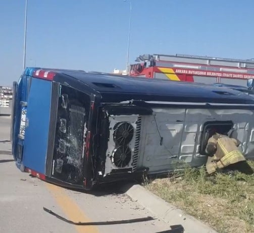 Ankara’da dolmuş ile otomobil çarpıştı: Yaralılar var Ankara’da dolmuş ile otomobil çarpıştı: Yaralılar var