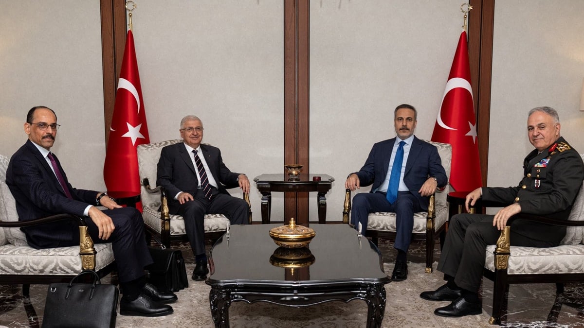Ankara’da olağanüstü hareketlilik: Kritik zirve 4 saat sürdü Ankara’da olağanüstü hareketlilik: Kritik zirve 4 saat sürdü