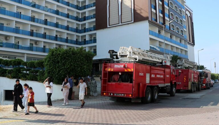 Antalya’da 5 yıldızlı otelde yangın Antalya’da 5 yıldızlı otelde yangın