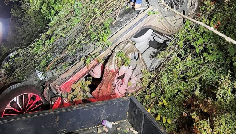 Antalya’da otomobil uçuruma devrildi: 1 ölü Antalya’da otomobil uçuruma devrildi: 1 ölü