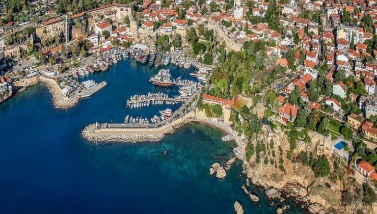 Antalya’da tarihi plajda fiyat tartışması: Bin TL giriş ücreti Antalya’da tarihi plajda fiyat tartışması: Bin TL giriş ücreti