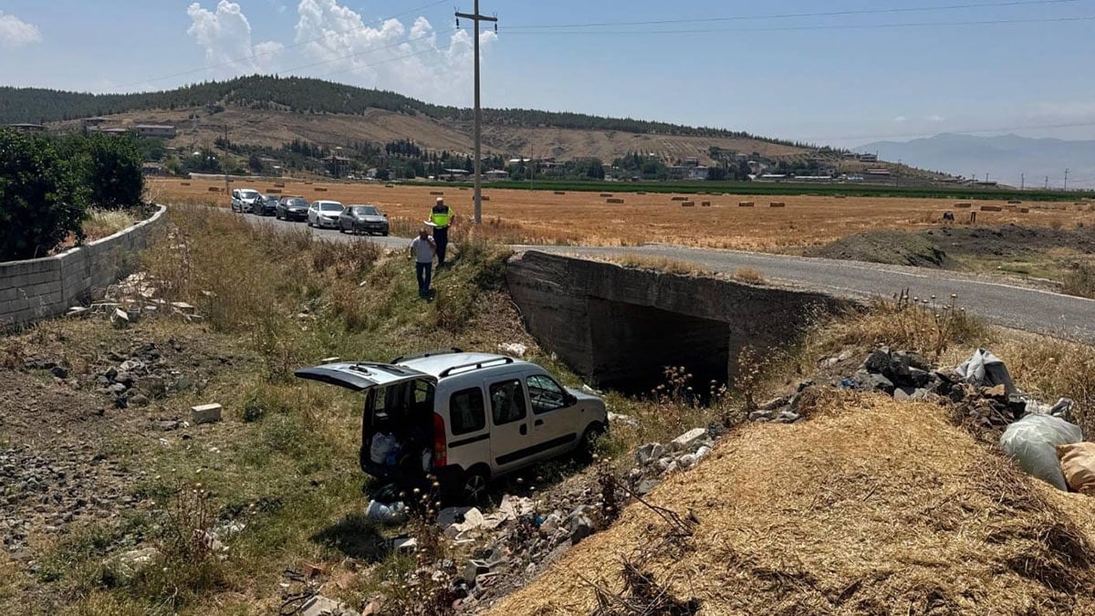 Araç köprüden düştü: 6 kişi yaralandı Araç köprüden düştü: 6 kişi yaralandı