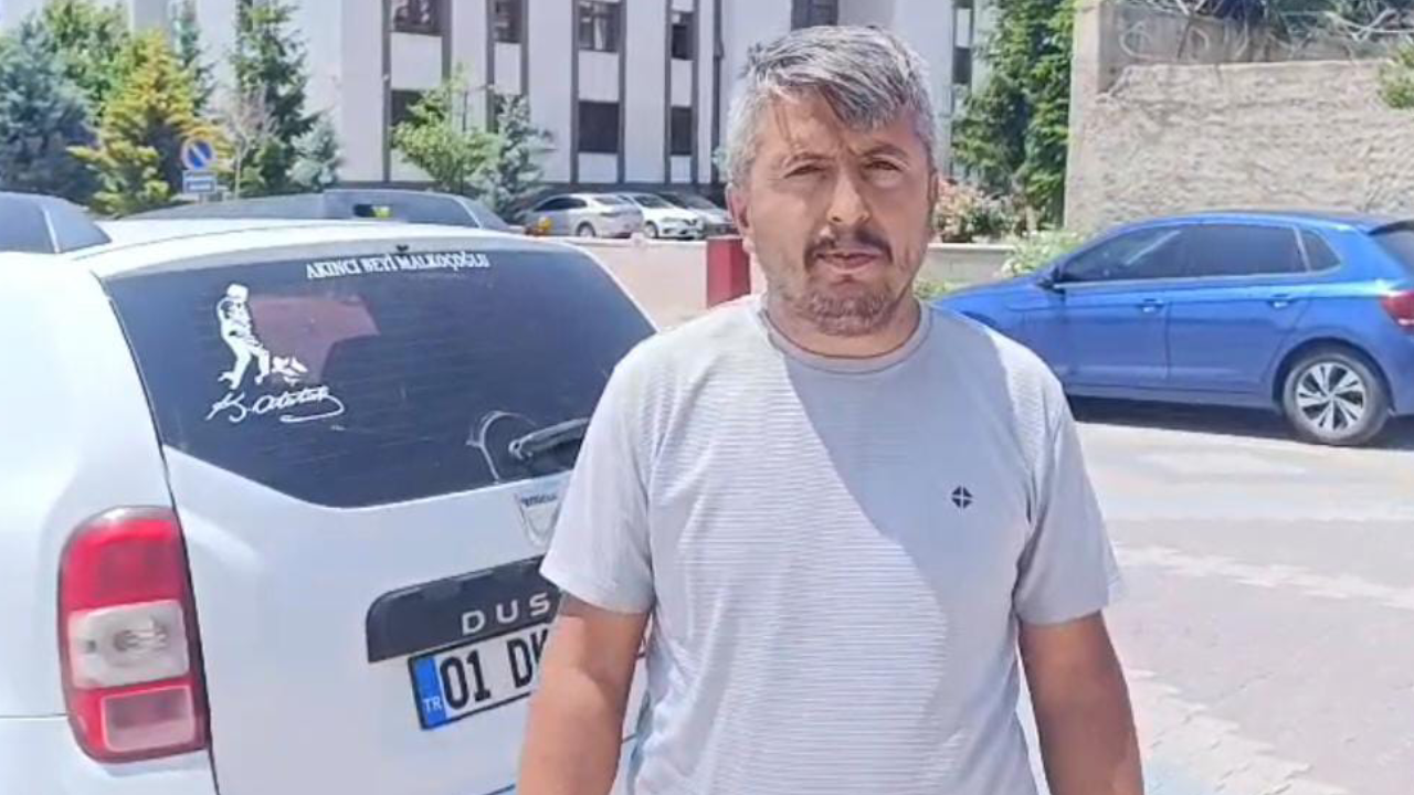 Aracın arka camındaki Atatürk fotoğrafına Jandarmadan para cezası! Aracın arka camındaki Atatürk fotoğrafına Jandarmadan para cezası!