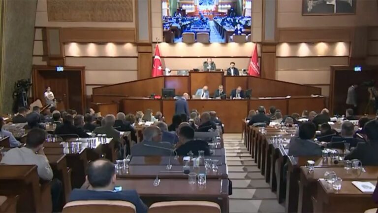 Aralarında Bilal Erdoğan’ın başkan olduğu vakıf da var! İBB, yandaş vakıflara verilen 3 binayı geri aldı Aralarında Bilal Erdoğan’ın başkan olduğu vakıf da var! İBB, yandaş vakıflara verilen 3 binayı geri aldı