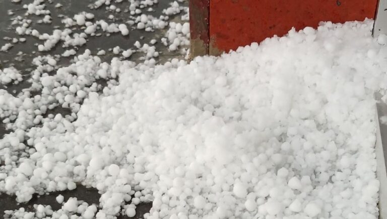 Ardahan’da dolu yağışı Ardahan’da dolu yağışı