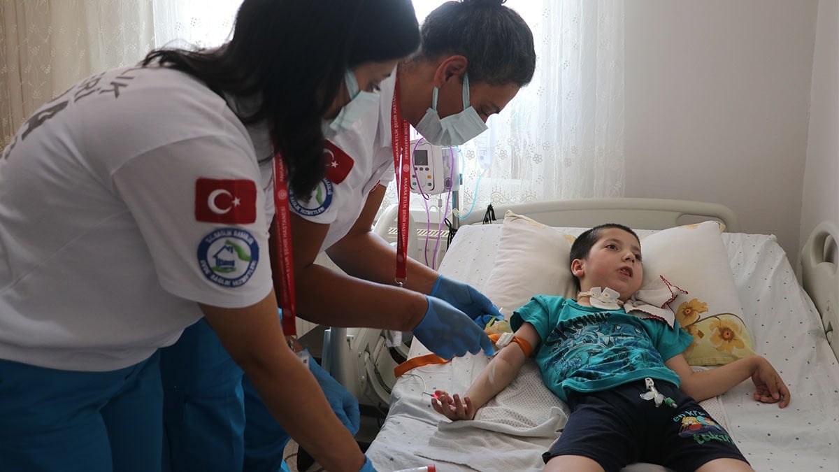 Arda’nın umut dolu mücadelesi: Doktorlar yüzde 1 yaşama şansı verdi ama o hayata tutundu Arda’nın umut dolu mücadelesi: Doktorlar yüzde 1 yaşama şansı verdi ama o hayata tutundu