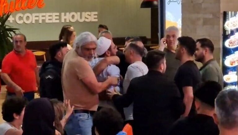 AVM’de “adamına göre muamele” kavgası AVM’de “adamına göre muamele” kavgası