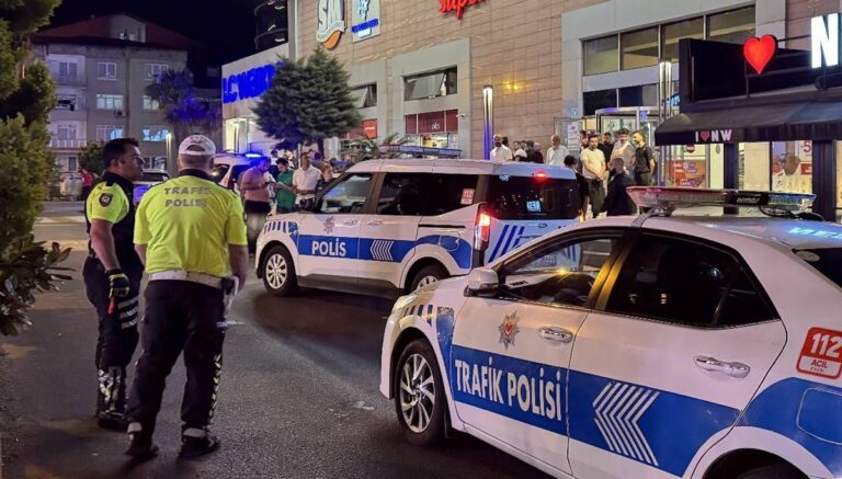 AVM’de ilaçlama yapıldı, 6 kişi zehirlendi AVM’de ilaçlama yapıldı, 6 kişi zehirlendi