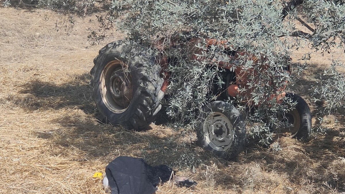 Aydın’da traktör devrildi: Sürücü can verdi Aydın’da traktör devrildi: Sürücü can verdi