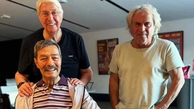 Aylardır tedavi gören usta oyuncu Kadir İnanır’ın son hali ortaya çıktı Aylardır tedavi gören usta oyuncu Kadir İnanır’ın son hali ortaya çıktı