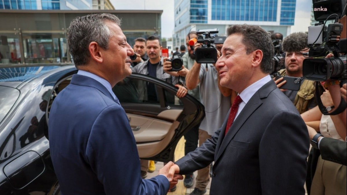 Babacan’dan Özgür Özel’e geçmiş olsun telefonu Babacan’dan Özgür Özel’e geçmiş olsun telefonu