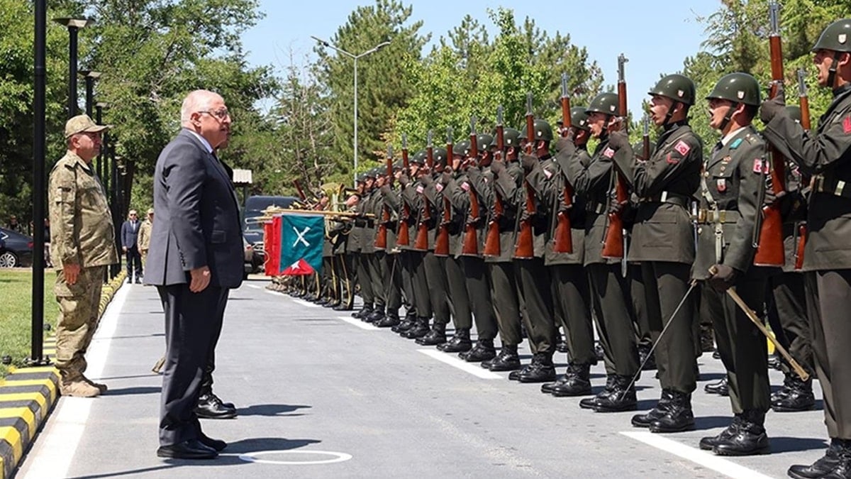 Bakan Güler’den PKK açıklaması: Fesih kararı bir an önce hayata geçirilmeli Bakan Güler’den PKK açıklaması: Fesih kararı bir an önce hayata geçirilmeli