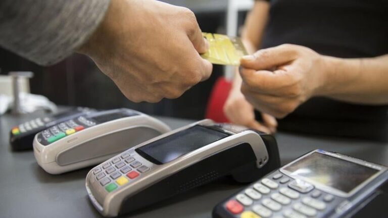 Bankalarda vatandaşın borç yükü artıyor: Kredi hacmi 15,6 trilyon TL’ye dayandı Bankalarda vatandaşın borç yükü artıyor: Kredi hacmi 15,6 trilyon TL’ye dayandı