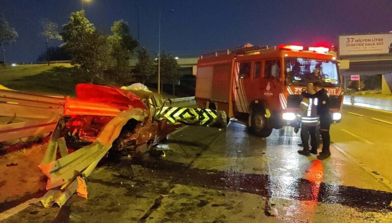 Bariyer otomobile saplandı, sürücü ağır yaralı Bariyer otomobile saplandı, sürücü ağır yaralı