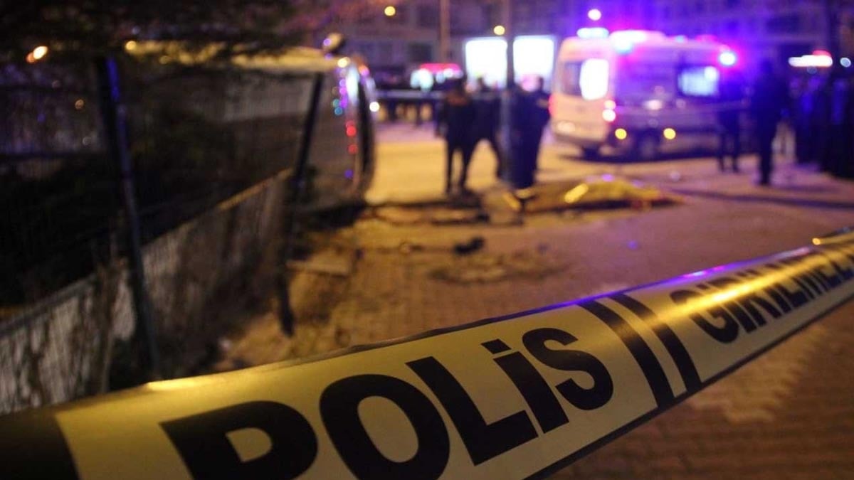Bingöl’de Tır devrildi: Sürücü ağır yaralandı Bingöl’de Tır devrildi: Sürücü ağır yaralandı