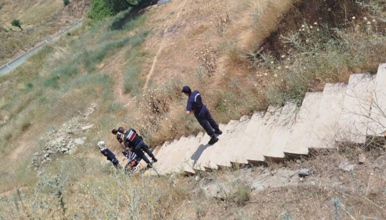 Bisikletiyle dereye uçan çocuk hayatını kaybetti Bisikletiyle dereye uçan çocuk hayatını kaybetti