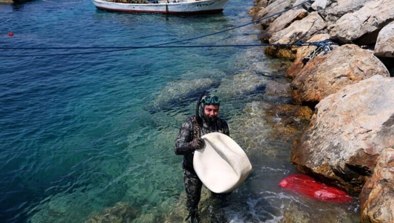Bodrum’da dalgıçlar deniz dibi temizliği yaptı Bodrum’da dalgıçlar deniz dibi temizliği yaptı