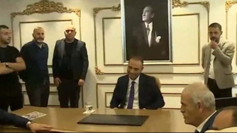 Bu neyin neşesi? Tepki çeken anlar! Bu neyin neşesi? Tepki çeken anlar!