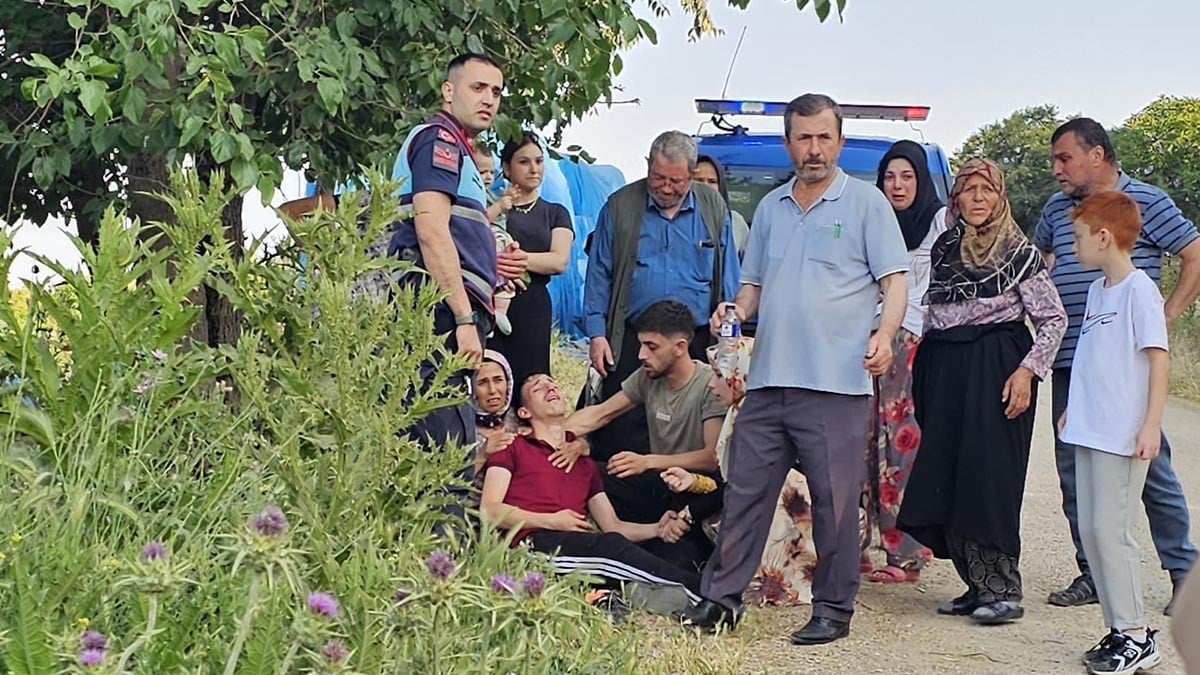 Bursa’da devrilen römorkun altında kalan çocuk yaralandı Bursa’da devrilen römorkun altında kalan çocuk yaralandı